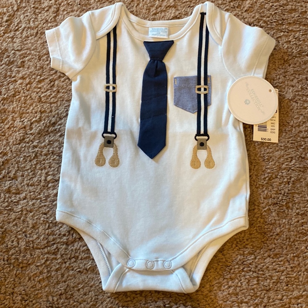 ⭐️5 for $25 - Baby boy onesie with tie and suspenders 6 M new with tags